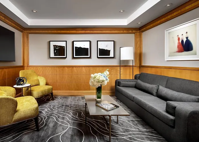 Signature Club Level King Suite