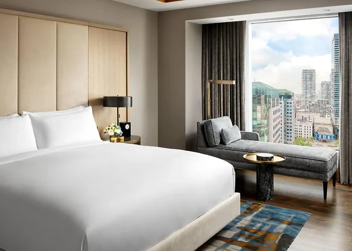 Signature Club Level King Suite