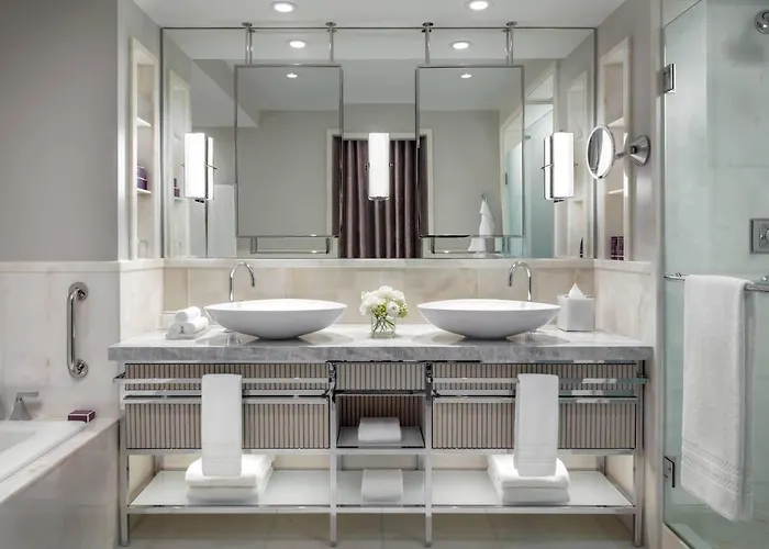 Corner King Suite