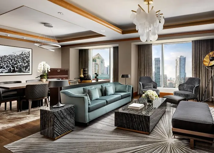 Signature Club Level King Suite