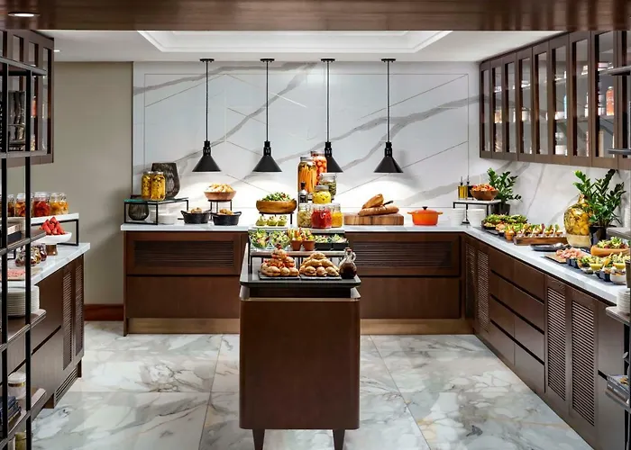 Signature Club Level King Suite
